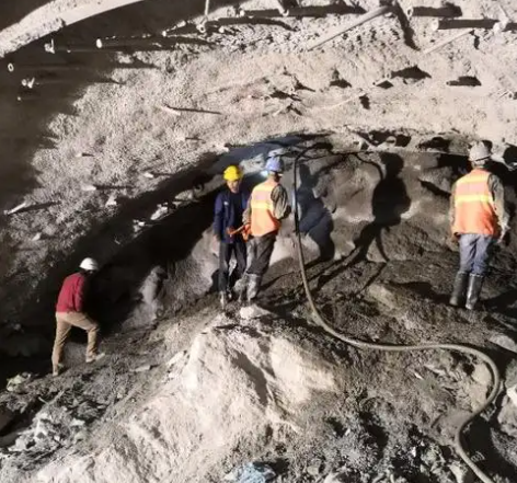 陈场镇拱顶带模注浆料的施工流程及注意事项